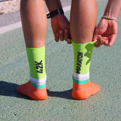 calcetines para maratón naranja pistacho