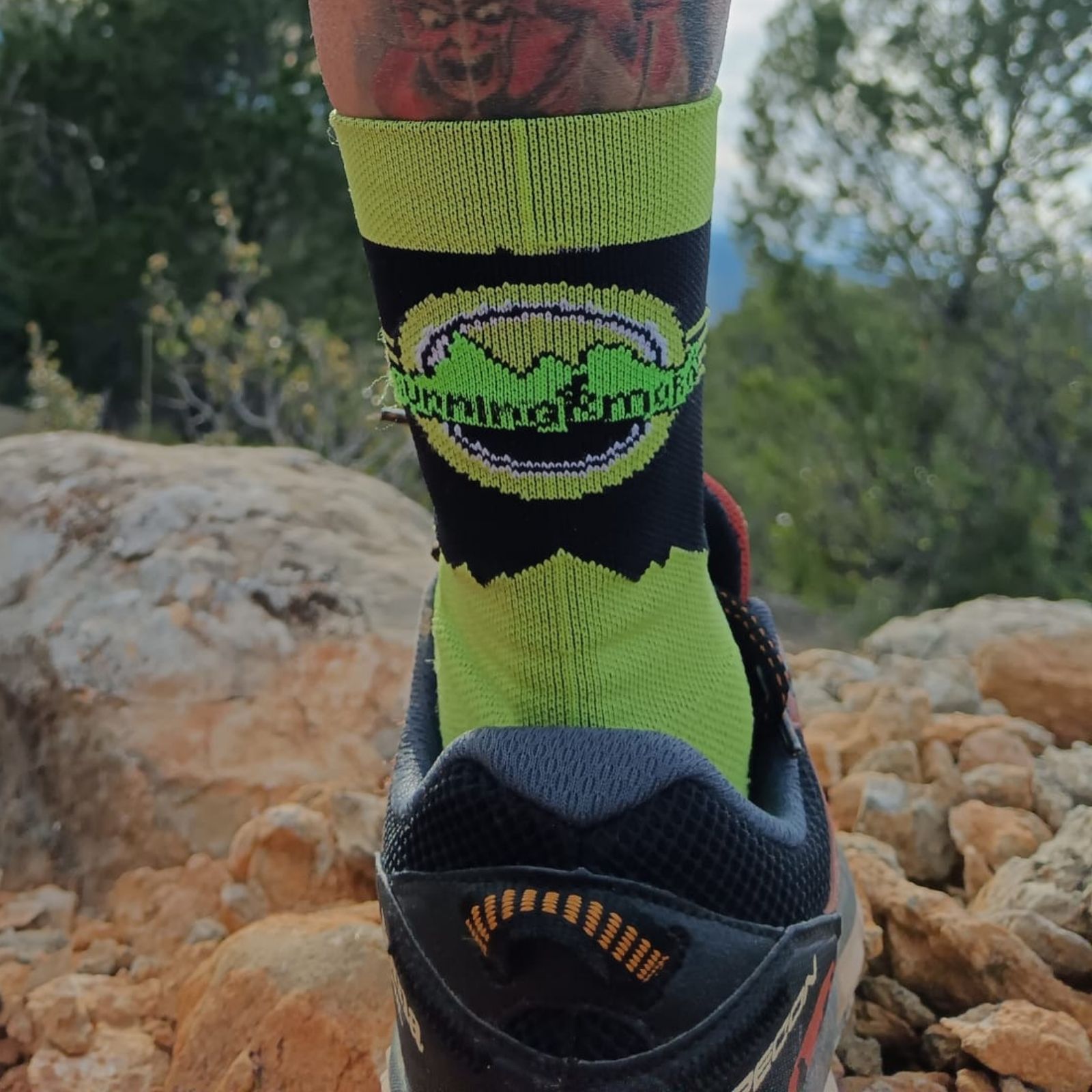 Ejemplo calcetines deportivos personalizados calcetines running personalizados